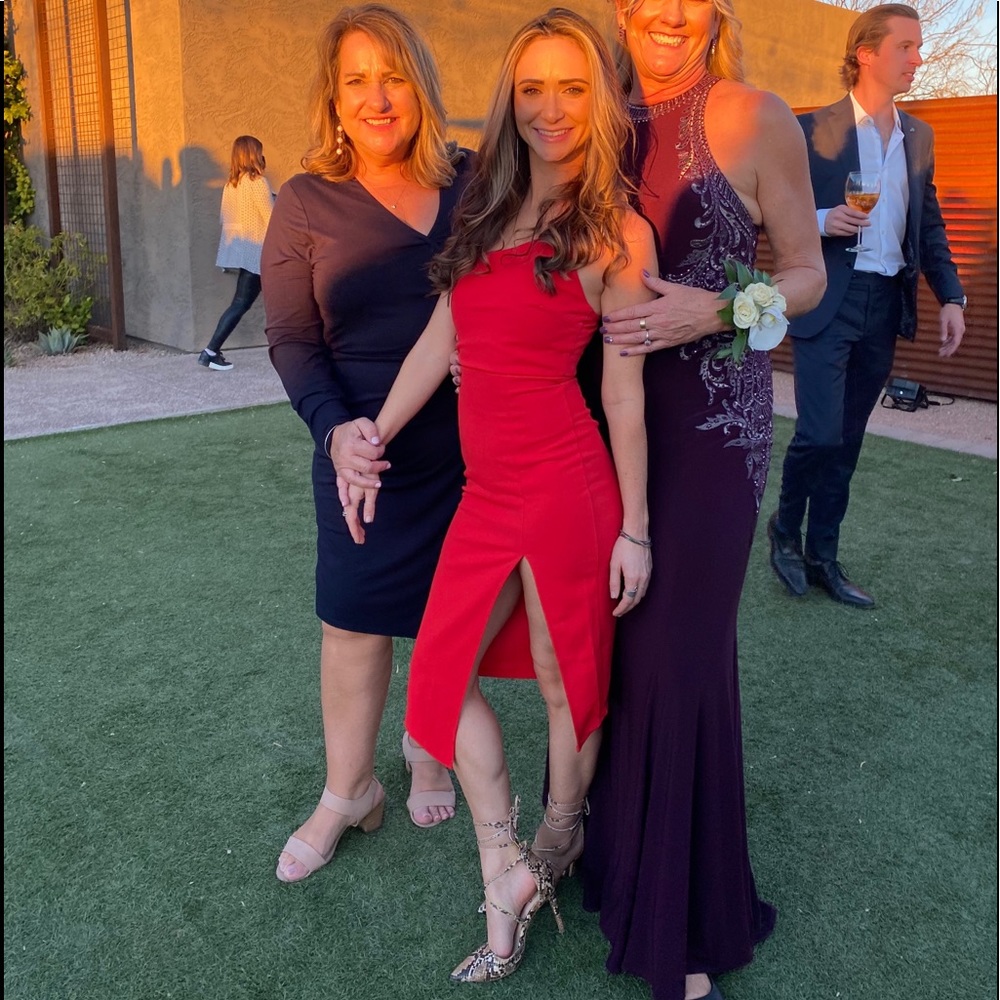 Stunning red dress! Trust me, it’s going to look amazing on.